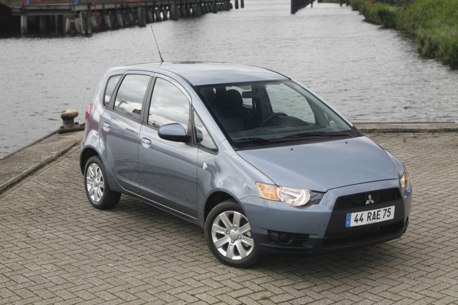 Mitsubishi Colt 2009 года  (фото 26 из 36)